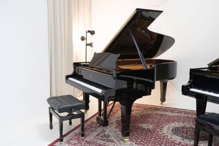 Steinway & Sons – Modell C-227