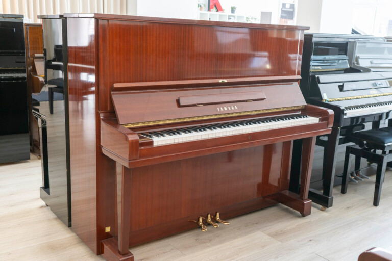 Yamaha U3 – Konzertklavier in Mahagoni