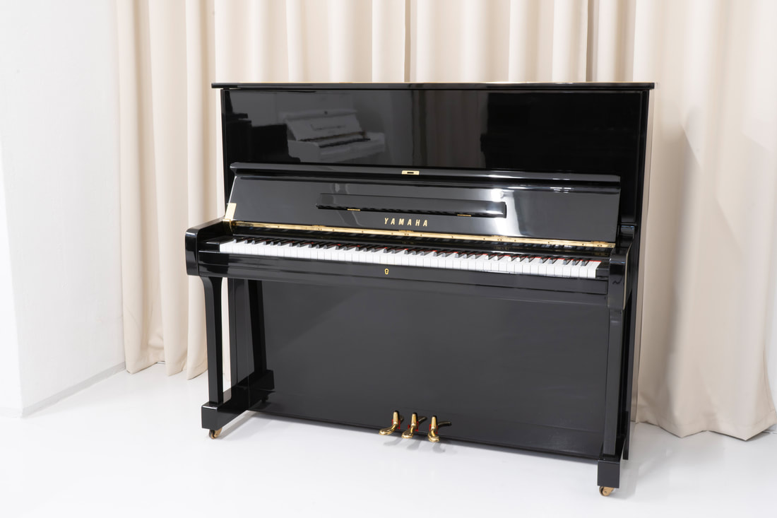 Schwarzes Yamaha U2 Klavier im KlavierLoft – Symbolbild zur Finanzierung